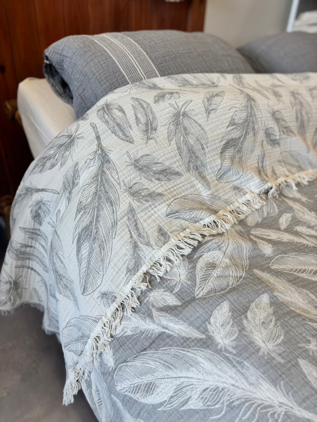 Muslin Throw - Feather -